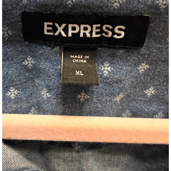 EXPRESS Chambray Lightweight Denim Print Button-Up Shirt Size XL EUC - Picture 4 of 4
